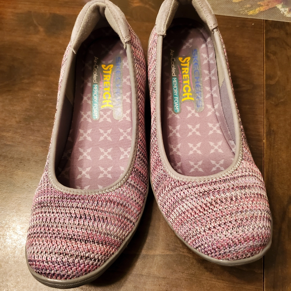 Skechers Pink and Gray Knitted Flats for Everyday Comfort Womens Size 6.5
